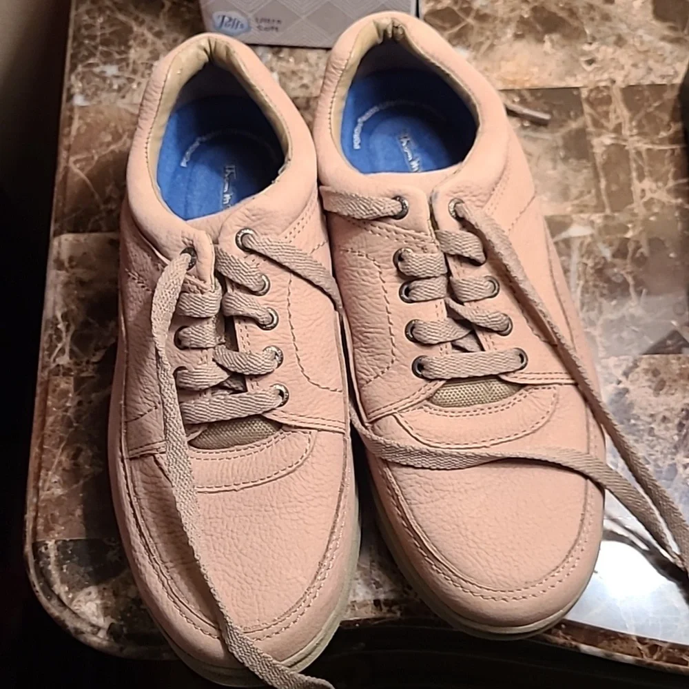 NWOT Thom McAn sneakers